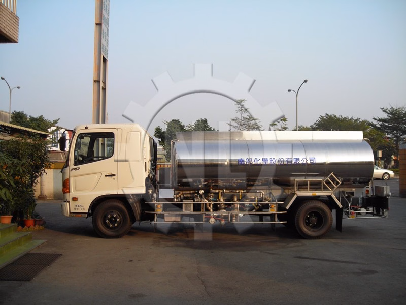 加油車11