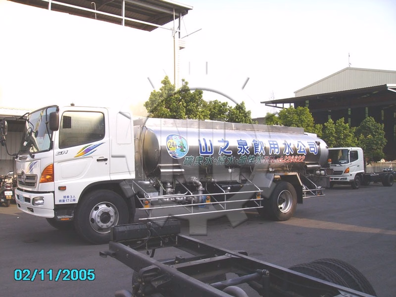 水罐車24