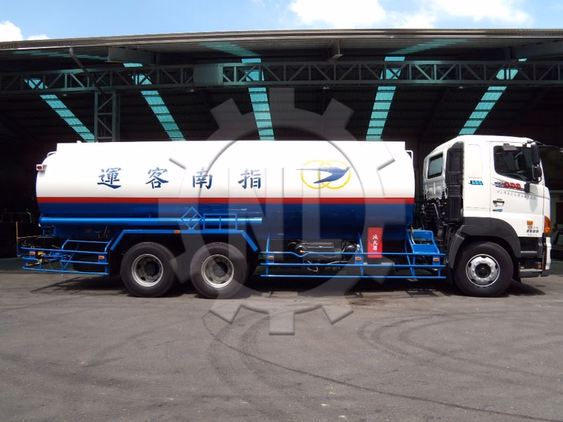 加油車12