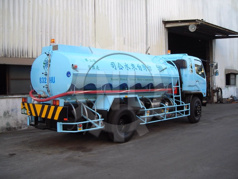 水罐車32