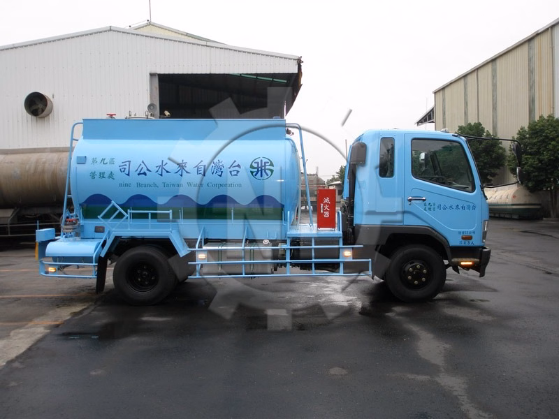 水罐車27