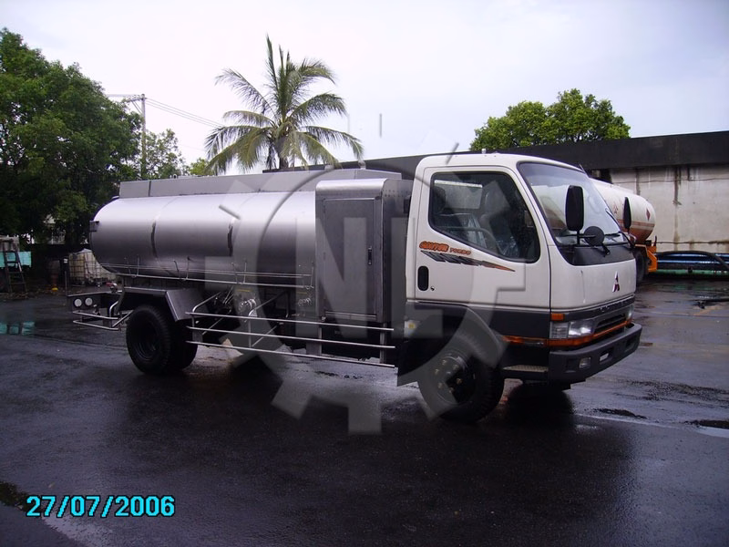 加油車08