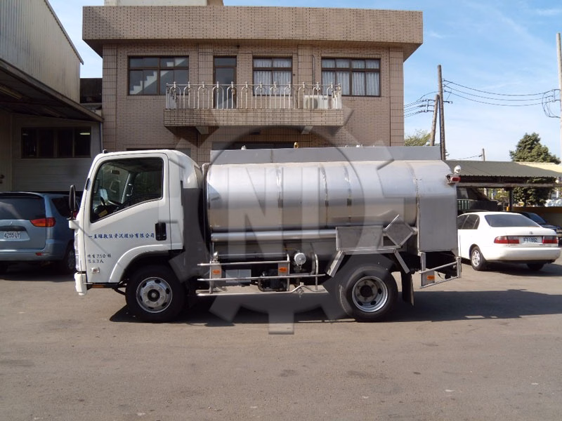 加油車18