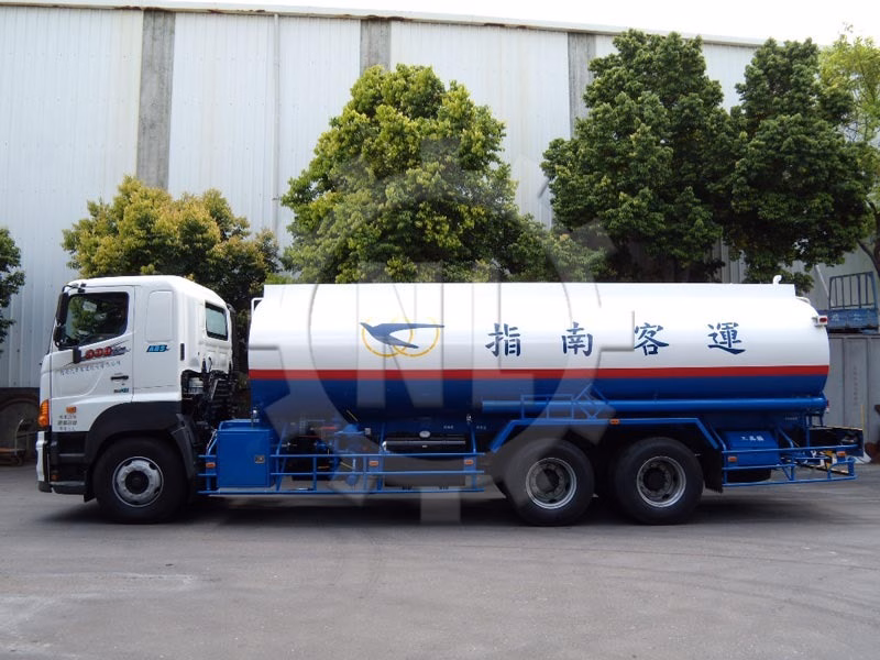加油車13