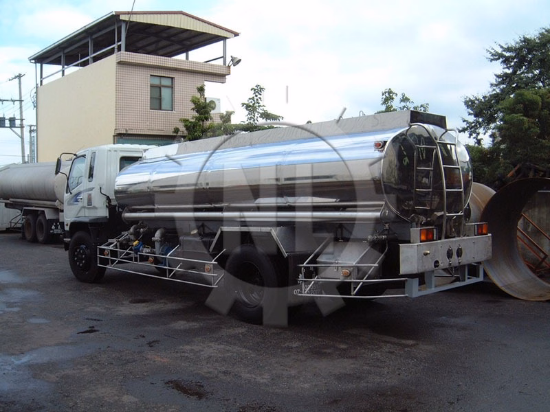 水罐車10