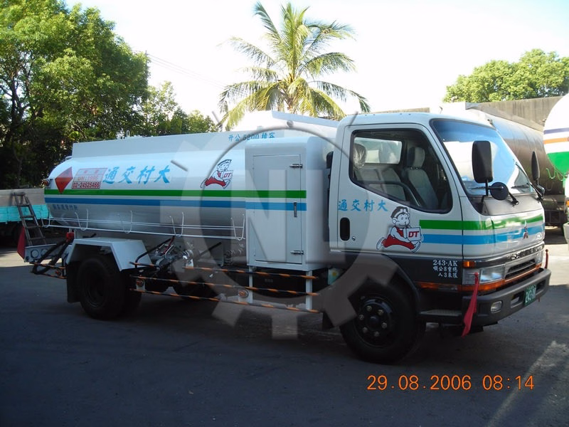 加油車14